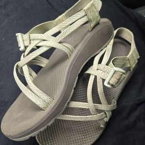 Womens Size 9 chacos